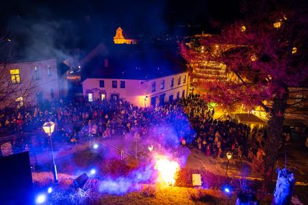 Kamnik navdušen nad predstavo Miklavž, trije otroci in ogenj Parkeljnov (2)